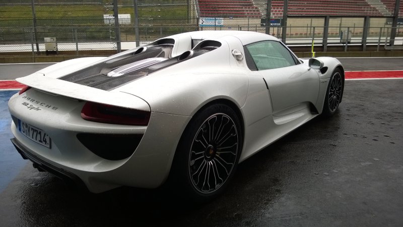Porsche 918, dramatic